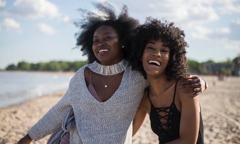 TOP 5 de los mejores cortes de pelo rizado para mujeres de 50 años